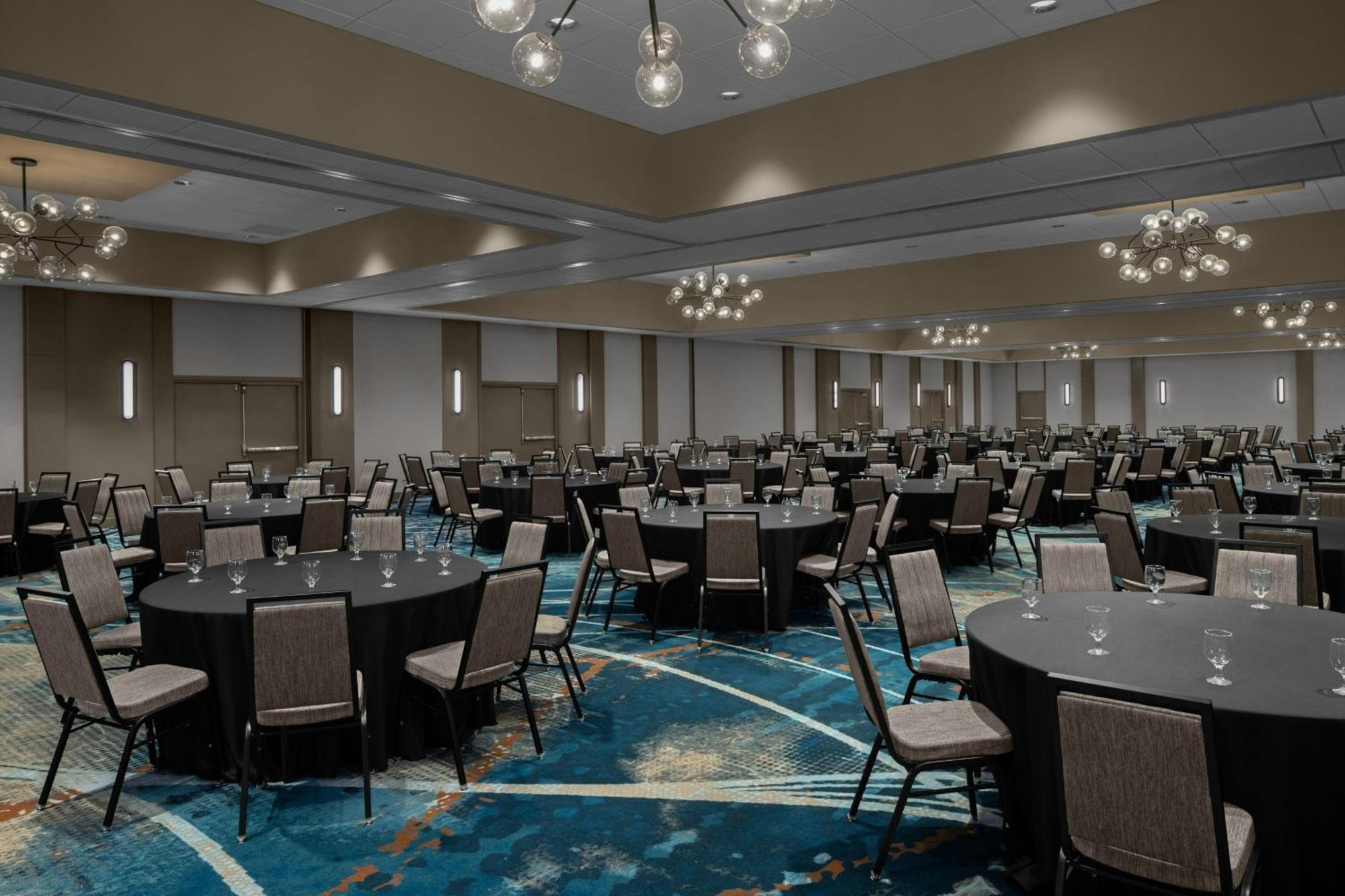 Sheraton Milwaukee Brookfield Exterior foto